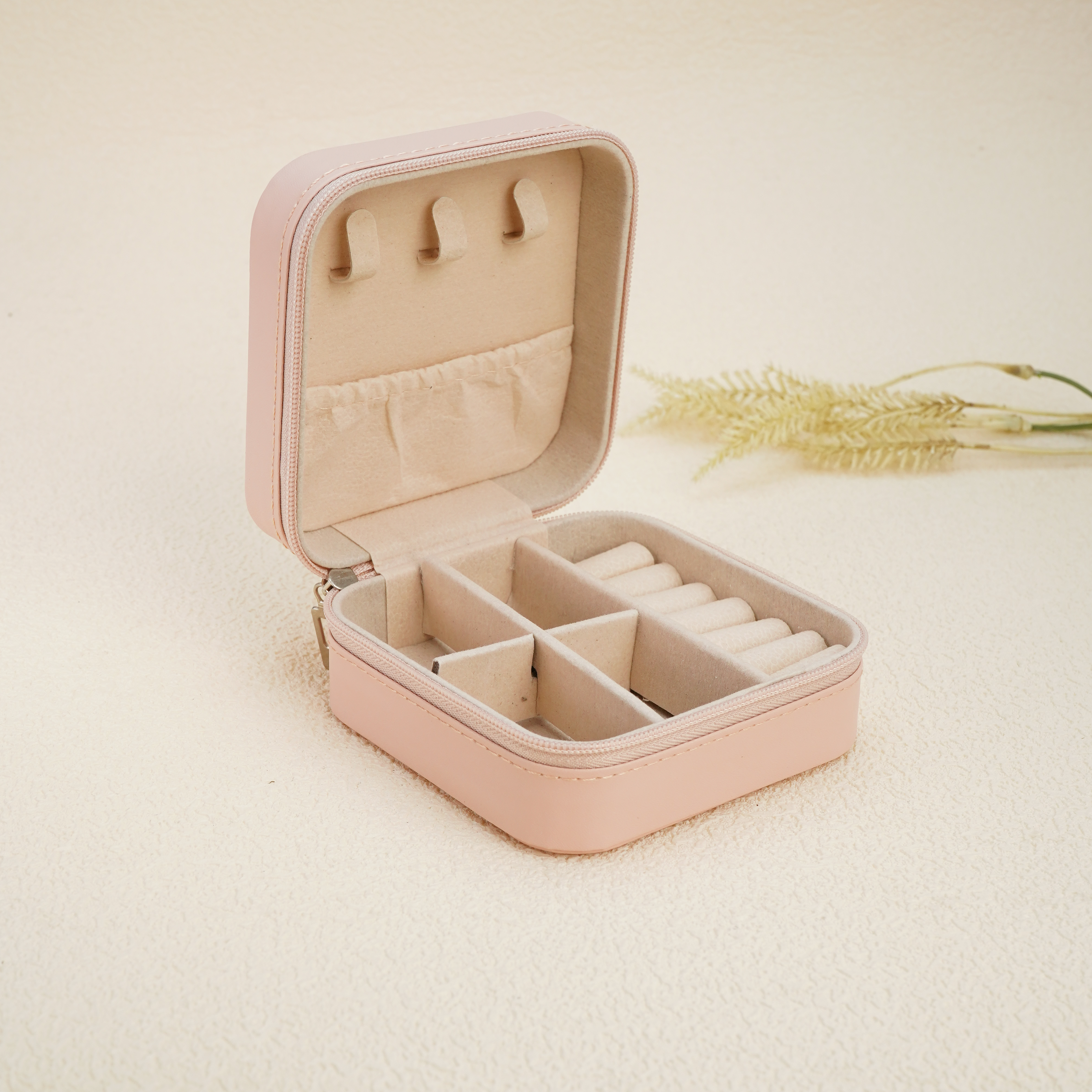 Travel jewelry box